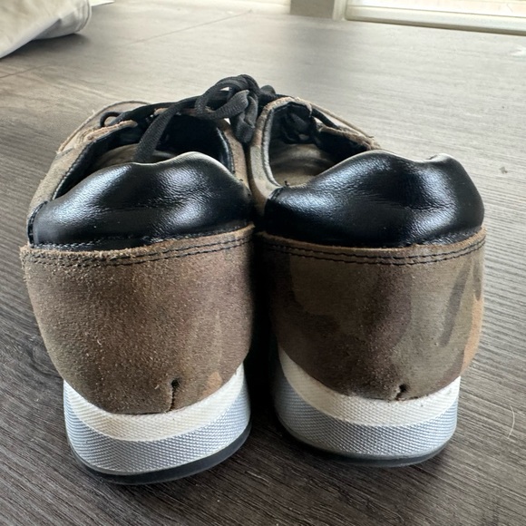 Cofi woman’s Holly Fashion camouflage sneakers, size 8 - Picture 3 of 5